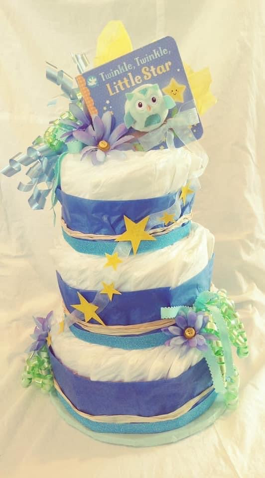 Mini diaper cake with stars and little book 